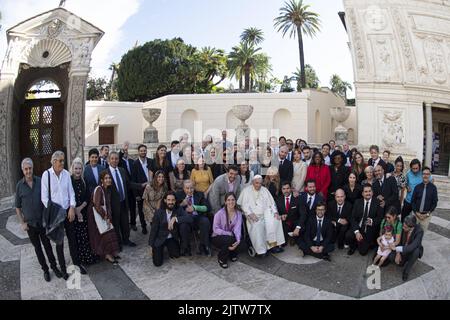 Vaticano, Vaticano. 01st Set, 2022. Italia, Roma, Vaticano, 22/09/1 Papa Francesco partecipa al 'Vitae-summit 2022 meeting a Casina Pio IV in Vaticano Fotografia del Vaticano Media/Catholic Press Photo. LIMITATO AD USO EDITORIALE - NESSUN MARKETING - NESSUNA CAMPAGNA PUBBLICITARIA credito: Independent Photo Agency/Alamy Live News Foto Stock