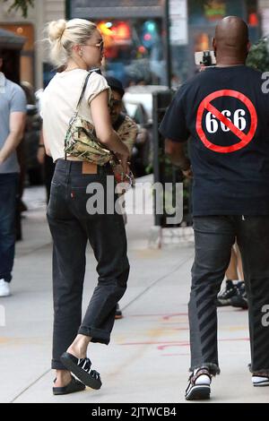 New York, NY, Stati Uniti. 01st Set, 2022. Gigi Hadid ha visto camminare intorno Soho a New York il 01 settembre 2022. Credit: RW/Media Punch/Alamy Live News Foto Stock