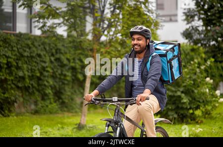 consegna di cibo uomo con borsa in bicicletta Foto Stock