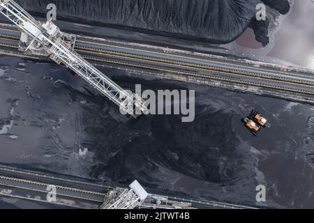 Il terminale di carbone con le tecniche che lavorano in esso. Foto Stock