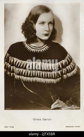 Greta Garbo nel Single Standard - cartolina tedesca di Ross Verlag, no 4696:3, 1929-1930. Foto di Ruth Harriet Louise - Metro-Goldwyn-Mayer. Greta Garbo in The Single Standard (1929) Foto Stock