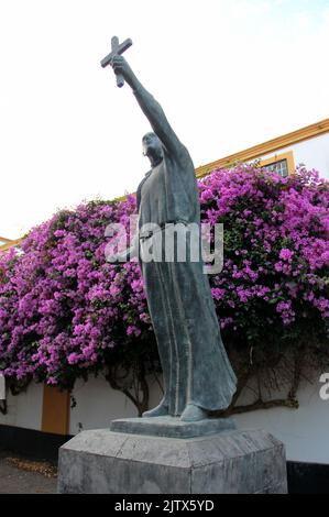 Monumento a Padre Joao Baptista Machado, patrono principale della diocesi di Angra, nel centro storico, Angra do Heroismo, Terceira, Azzorre, Portogallo Foto Stock