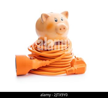 Cavo di alimentazione di prolunga arancione e banco piggy isolati su sfondo bianco. Foto Stock