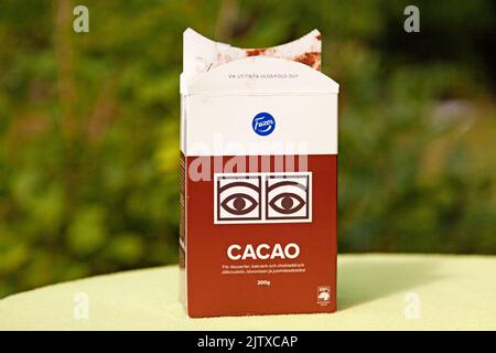 Umea, Norrland Svezia - 8 agosto 2022: Una confezione svedese di cacao in polvere Foto Stock