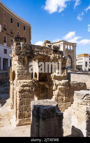 Rovine dell'anfiteatro romano costruito nell'antica città romana di Lupiae, oggi Lecce, in Salento, Puglia, Italia Foto Stock