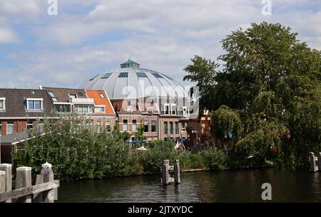 Splendida vista sulla città olandese. Haarlem, Paesi Bassi. Estate in Europa. Foto di architettura olandese. Foto Stock