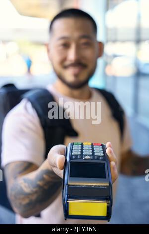 Transazioni senza contanti disponibili come parte del servizio di consegna dei prodotti alimentari Foto Stock