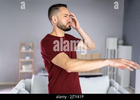 Vertigini BPPV disordini vestibolari. Neurite dell'equilibrio della testa Foto Stock