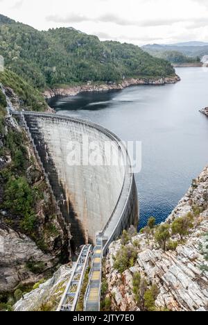 Diga sul fiume Gordon, Tasmania Foto Stock