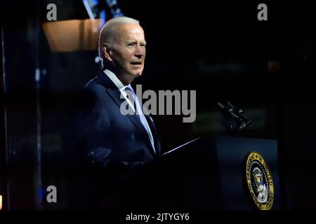 Philadelphia, Stati Uniti. 01st Set, 2022. Il Presidente degli Stati Uniti Joe Biden si rivolge alla Nazione durante un discorso sull'estremismo di fronte alla storica Independence Hall di Philadelphia, PA, USA, il 1 settembre 2022. Credit: OOGImages/Alamy Live News Foto Stock