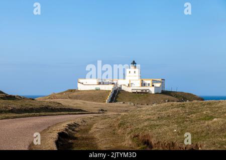 Strathy Point Lighthouse posizione sulla punta di una penisola in cima alla Scozia tra Cape Wrath e Joan o'Groats. Foto Stock