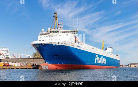 Immagine di una grande nave da carico roll on-roll off da Finnlines ormeggiata nel cantiere navale di Danzica. Foto Stock
