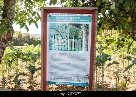Boveda de Mera, Spagna. Indicazioni sul tempio romano di Santa Eulalia o Santalla Foto Stock