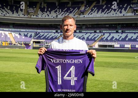 Bruxelles, Belgio. 02nd Set, 2022. Il nuovo giocatore di Anderlecht Jan Vertonghen si presenta al fotografo durante una conferenza stampa della squadra di calcio belga RSC Anderlecht, venerdì 02 settembre 2022 a Bruxelles, per presentare il suo nuovo giocatore internazionale belga Vertonghen. FOTO DI BELGA NICOLAS MAETERLINCK Credit: Belga News Agency/Alamy Live News Foto Stock