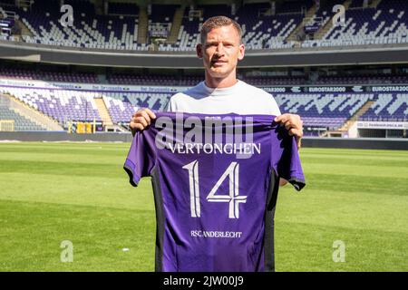 Bruxelles, Belgio. 02nd Set, 2022. Il nuovo giocatore di Anderlecht Jan Vertonghen si presenta al fotografo durante una conferenza stampa della squadra di calcio belga RSC Anderlecht, venerdì 02 settembre 2022 a Bruxelles, per presentare il suo nuovo giocatore internazionale belga Vertonghen. FOTO DI BELGA NICOLAS MAETERLINCK Credit: Belga News Agency/Alamy Live News Foto Stock