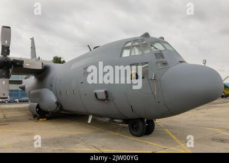 Bucarest, Romania - 2 settembre 2022: Lockheed C-130 Hercules aereo da carico militare dell'Aeronautica Rumena sull'aeroporto Aurel Vlaicu di Buchares Foto Stock