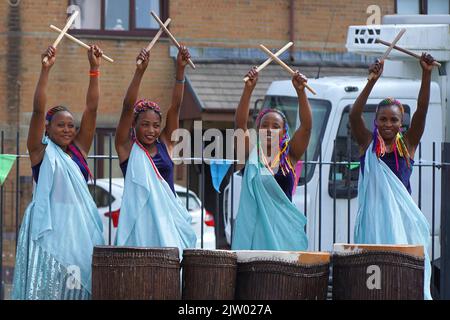 Ingoma Nshya batteristi del Ruanda che suonano il Clifton Street Festival 2022 Foto Stock
