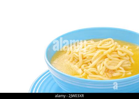 Zuppa di spaghetti di pollo in un recipiente blu con spazio per le copie Foto Stock