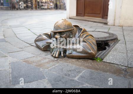 Uomo al lavoro scultura (Cumil di Viktor Hulík , 1997) - Bratislava, Slovacchia Foto Stock