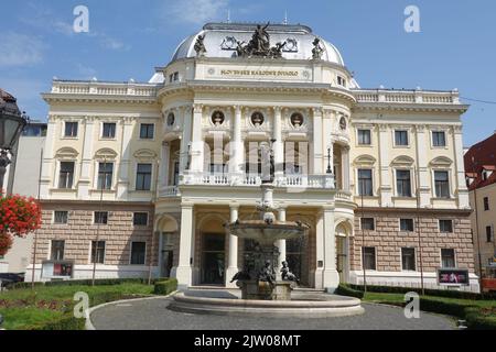 Teatro Nazionale Slovacco originale, Teatro dell'Opera di Bratislava, realizzato dagli architetti viennesi Fellner e Helmer, Bratislava, Slovacchia, Europa. Foto Stock