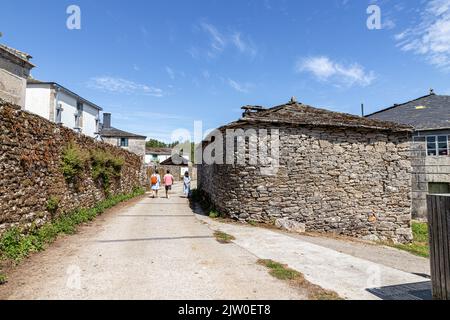 Boveda de Mera, Spagna. Case tradizionali galiziane in questo villaggio in Galizia Foto Stock