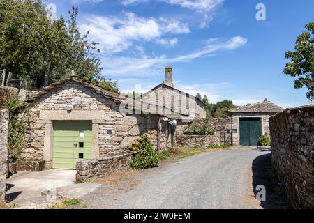 Boveda de Mera, Spagna. Case tradizionali galiziane in questo villaggio in Galizia Foto Stock