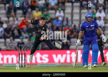 Southampton, Regno Unito. 02nd Set, 2022. Josh Little degli originali Manchester durante la partita The Hundred Manchester Originals vs London Spirit Men all'Ageas Bowl, Southampton, Regno Unito, 2nd settembre 2022 (Photo by ben Whitley/News Images) a Southampton, Regno Unito il 9/2/2022. (Foto di ben Whitley/News Images/Sipa USA) Credit: Sipa USA/Alamy Live News Foto Stock