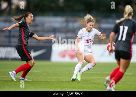 KARLOVAC, 02 SETTEMBRE: Luana Buehler della Svizzera in azione durante la partita di qualificazione della Coppa del mondo delle Donne FIFA 2023 tra Croazia e Svizzera allo stadio Branko Cavlovic-Cavlek il 2 settembre 2022 a Karlovac, Croazia. Foto: Matija Habljak/PIXSEL Credit: Pixsell agenzia foto e video/Alamy Live News Foto Stock