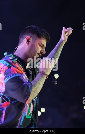 Madrid, Spagna. 02nd Set, 2022. La cantante spagnola Ramón Melendi Espina, artisticamente conosciuta come Melendi, suona sul palco al WiZink Center di Madrid. Credit: SOPA Images Limited/Alamy Live News Foto Stock