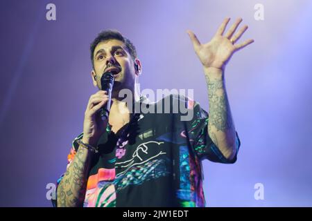 Madrid, Spagna. 02nd Set, 2022. La cantante spagnola Ramón Melendi Espina, artisticamente conosciuta come Melendi, suona sul palco al WiZink Center di Madrid. Credit: SOPA Images Limited/Alamy Live News Foto Stock