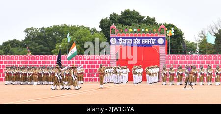 Beawar, Rajasthan, India. 2nd Set, 2022. Il personale della polizia marciano durante la cerimonia della Parata delle Convocazioni all'Accademia di polizia del Rajasthan a Jaipur. (Credit Image: © Sumit Saraswat/Pacific Press via ZUMA Press Wire) Credit: ZUMA Press, Inc./Alamy Live News Foto Stock