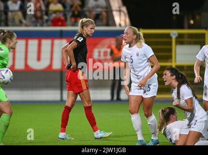 Heverlee, Belgio. 02nd Set, 2022. Justine Vanhaevermaet in Belgio sembra sconsolato dopo aver perso la partita tra la nazionale belga di calcio femminile The Red Flames e la Norvegia, a Heverlee, in Belgio, venerdì 02 settembre 2022, partita 9 (su dieci) nel gruppo F della fase di gruppo delle qualifiche per la Coppa del mondo femminile 2023. BELGA PHOTO DAVID CATRY Credit: Belga News Agency/Alamy Live News Foto Stock