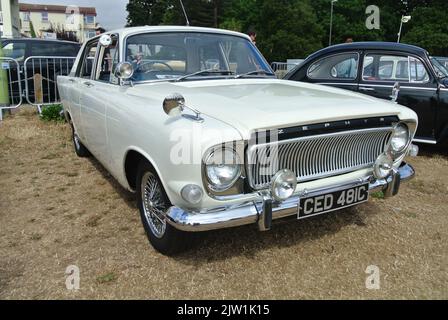 Un 1965 Ford Zephyr parcheggiato sul display in English Riviera Classic Car Show, Paignton, Devon, Inghilterra, Regno Unito. Foto Stock