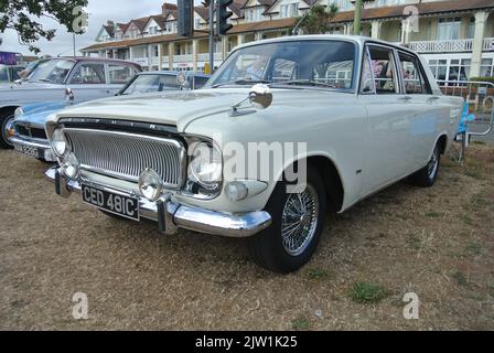 Un 1965 Ford Zephyr parcheggiato sul display in English Riviera Classic Car Show, Paignton, Devon, Inghilterra, Regno Unito. Foto Stock