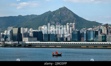 Il terminal delle navi da crociera di Kai Tak e' un terminal per navi da crociera sulla pista dell'ex Aeroporto di Kai Tak ad Hong Kong, Cina. Foto Stock