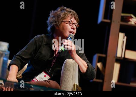 Queretaro, Messico. 02nd Set, 2022. Gabriela Warkentin parla durante il giorno 3 del 'Hay Festival Queretaro' al Teatro de la Ciudad. Il Festival di Hay Querétaro è un festival culturale e di idee per tutti gli spettatori che celebra le arti e le scienze attraverso eventi inclusivi, accessibili e divertenti. Credit: SOPA Images Limited/Alamy Live News Foto Stock