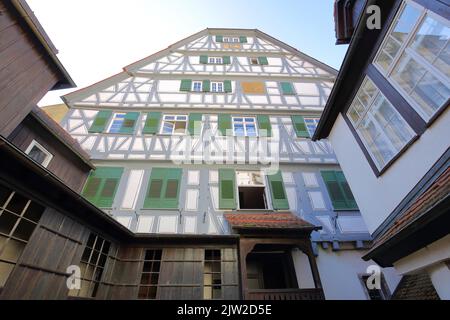 Cortile interno della casa a graticcio Stubensches Schloesschen costruito nel 1519 a Horb am Neckar, Neckar Valley, Foresta Nera settentrionale, Nero Foto Stock