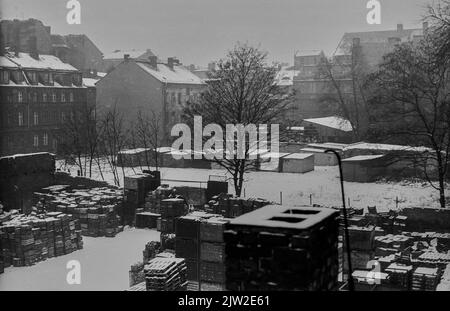GDR, Berlino, 16. 02. 1980, Auguststrasse in inverno, terra di mugnamento, guardando verso nord, visto dal n. 50A Foto Stock