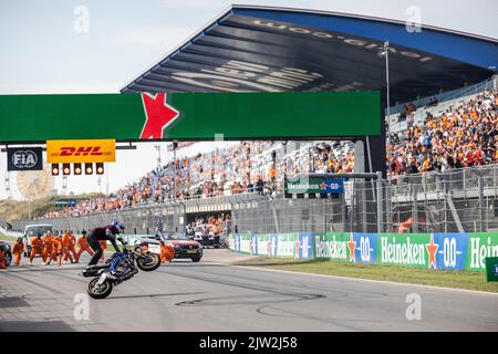 Acrobazie di animazione durante la Formula 1 Heineken Dutch Grand Prix 2022, 15th° round del Campionato del mondo FIA di Formula uno 2022 dal 2 al 4 settembre 2022 sul circuito di Zandvoort, in Olanda, Belgio - Photo Germain Hazard / DPPI Foto Stock