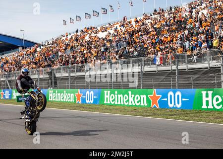 Acrobazie di animazione durante la Formula 1 Heineken Dutch Grand Prix 2022, 15th° round del Campionato del mondo FIA di Formula uno 2022 dal 2 al 4 settembre 2022 sul circuito di Zandvoort, in Olanda, Belgio - Photo Germain Hazard / DPPI Foto Stock