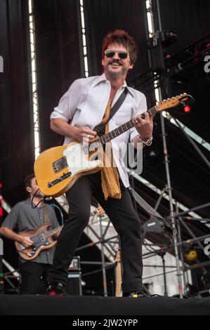 La cantante spagnola Coque Malla suona dal vivo durante il festival vive Latino 2022 a Saragozza, Spagna Foto Stock