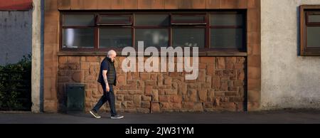 Port Glasgow, Scozia, Regno Unito, agosto 19th 2022, zona privata a Port Glasgow con un aumento della disoccupazione e della criminalità Foto Stock