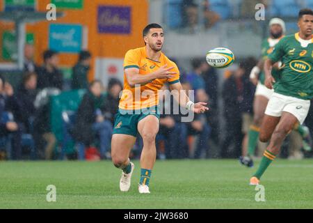 Sydney, Australia. 03rd Set, 2022. Tom Wright of Wallabies passa la palla durante la partita del Campionato di rugby eToro tra Australia e Sud Africa allo stadio Allianz di Sydney, Australia, il 3 settembre 2022. Foto di Peter Dovgan. Solo per uso editoriale, licenza richiesta per uso commerciale. Non è utilizzabile nelle scommesse, nei giochi o nelle pubblicazioni di un singolo club/campionato/giocatore. Credit: UK Sports Pics Ltd/Alamy Live News Foto Stock