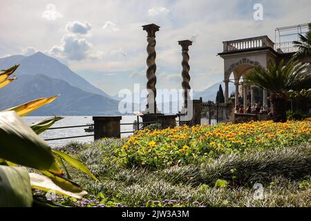Pittoresco Giardino Botanico di Varenna durante il giorno del sole. Destinazione Turistica Italiana in Lombardia. Foto Stock