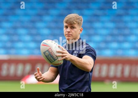 Eccles, Regno Unito. 03rd Set, 2022. Leon Hayes #39 di Warrington Wolves ispeziona il campo prima della partita della Betfred Super League Salford Red Devils vs Warrington Wolves all'AJ Bell Stadium, Eccles, Regno Unito, 3rd settembre 2022 (Foto di Steve Flynn/News Images) a Eccles, Regno Unito il 9/3/2022. (Foto di Steve Flynn/News Images/Sipa USA) Credit: Sipa USA/Alamy Live News Foto Stock