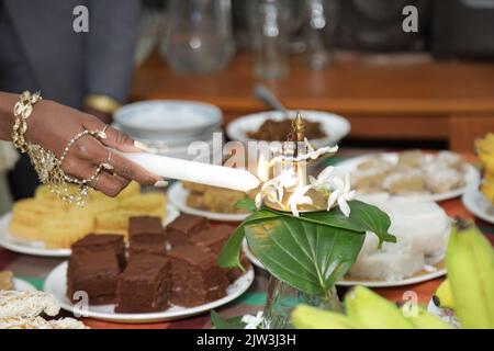 spia dell'olio in ottone accesa Foto Stock