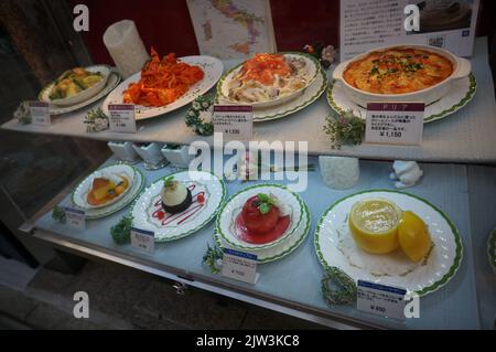 Ristorante giapponese con menu di sculture Foto Stock