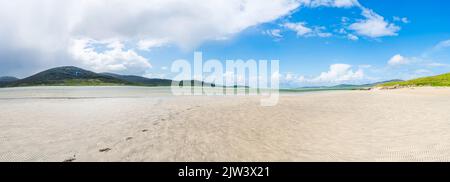 Ampia vista panoramica della spiaggia di Luskentyre Sands sull'isola di Harris, Scozia, Regno Unito Foto Stock