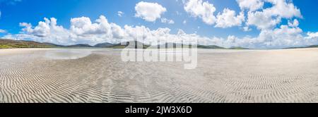 Ampia vista panoramica della spiaggia di Luskentyre Sands sull'isola di Harris, Scozia, Regno Unito Foto Stock