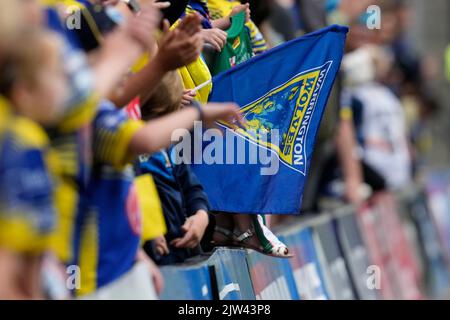 Eccles, Regno Unito. 03rd Set, 2022. Warrington Wolves tifosi allietano al loro fianco durante la partita Betfred Super League Salford Red Devils vs Warrington Wolves all'AJ Bell Stadium, Eccles, Regno Unito, 3rd settembre 2022 (Photo by Steve Flynn/News Images) a Eccles, Regno Unito il 9/3/2022. (Foto di Steve Flynn/News Images/Sipa USA) Credit: Sipa USA/Alamy Live News Foto Stock